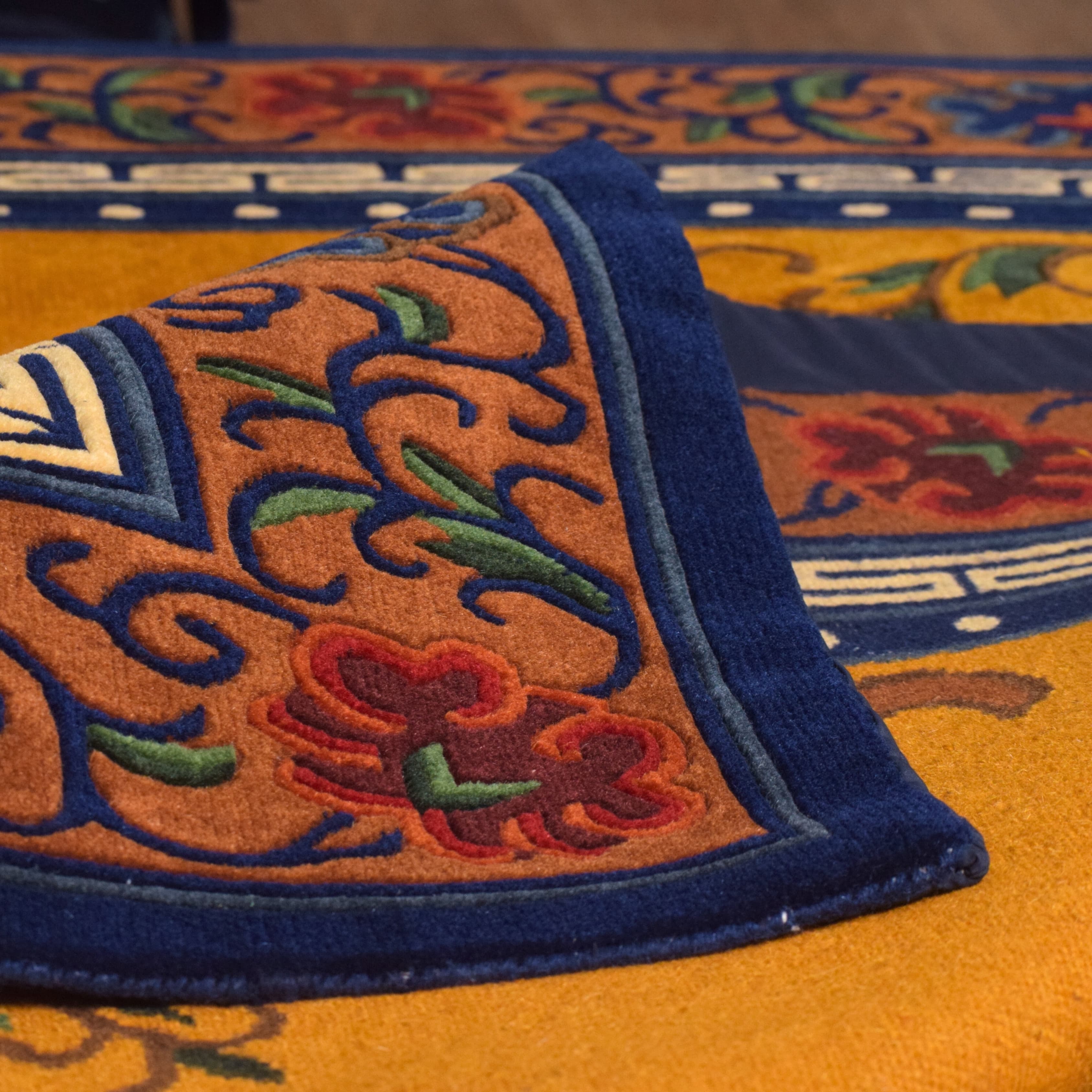 Golden Heritage Floral Border Rug 2